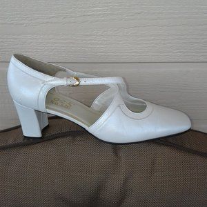 9 2 5 Bone~White Chunky Preowned Heels 9.5 Nr New